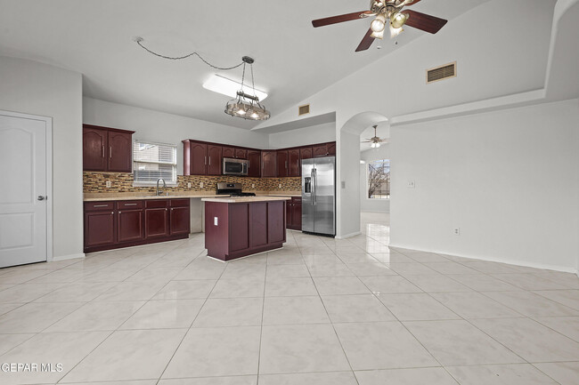 Building Photo - 14720 Sand Gate Dr