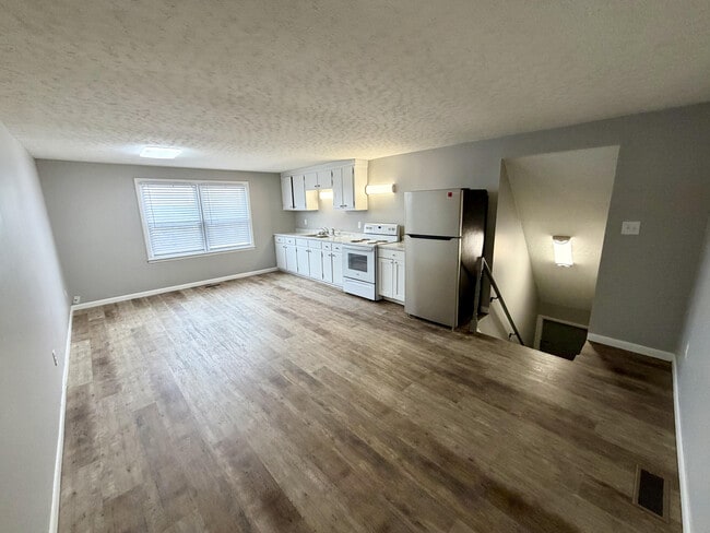 Building Photo - 253 Magnolia Ave