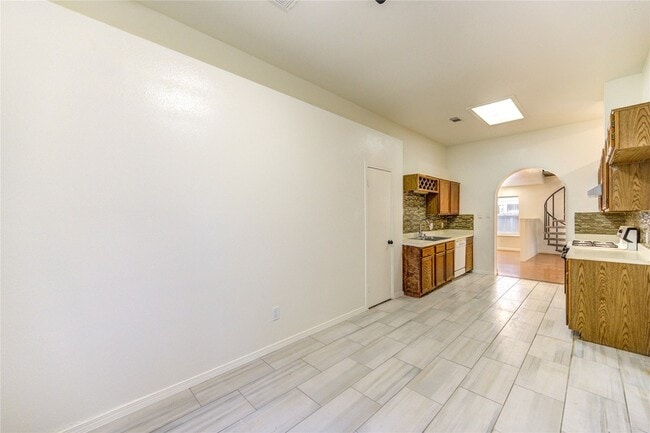 Building Photo - 16830 Scenic Gardens Dr