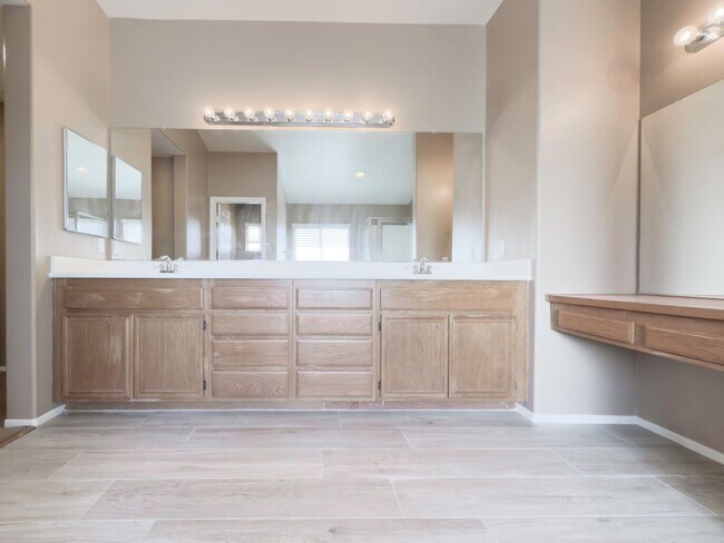 Building Photo - COMING SOON! 5 Bedroom, Cut-DeSac Home for Rent in a Beautiful, Murrieta Community!