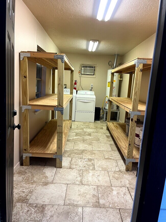 Building Photo - 9613 Westview Dr