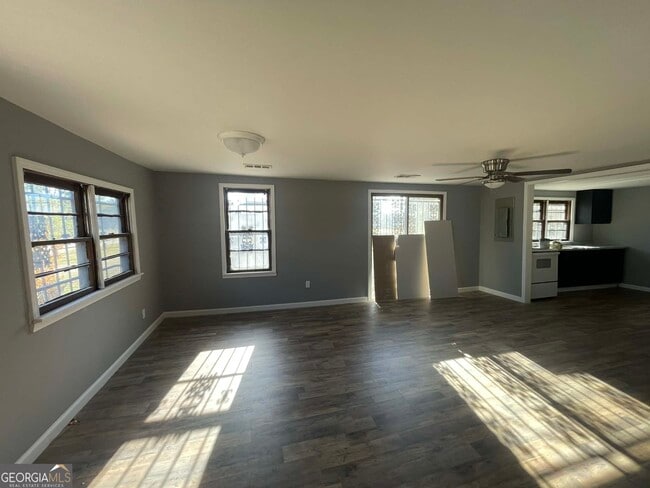 Building Photo - 210 Marion St