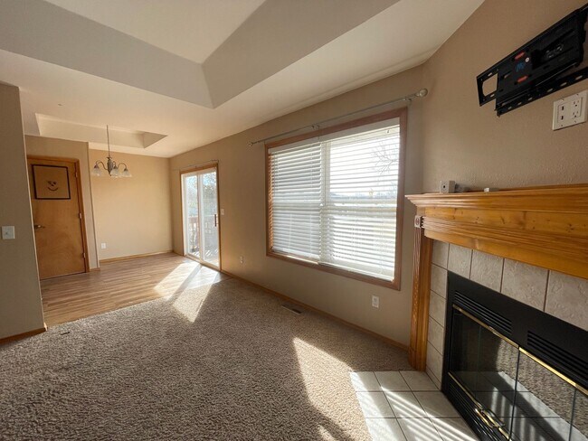 Building Photo - 3253 S Palisades Dr
