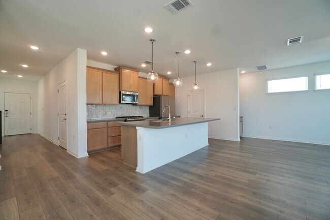 Building Photo - 1610 Iberville Dr