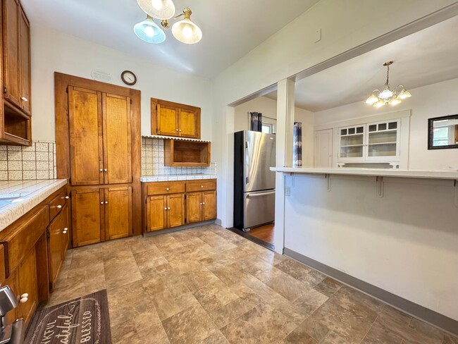 Building Photo - 2 Story home close to downtown