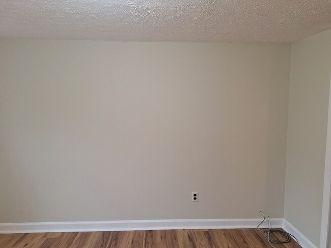 Building Photo - Country Living at its Best!!