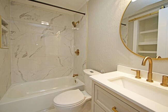 Building Photo - 3205 Oak Ridge Rd