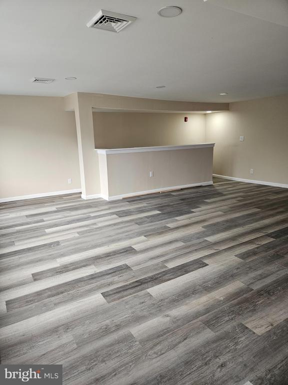 Building Photo - 14 West Ave