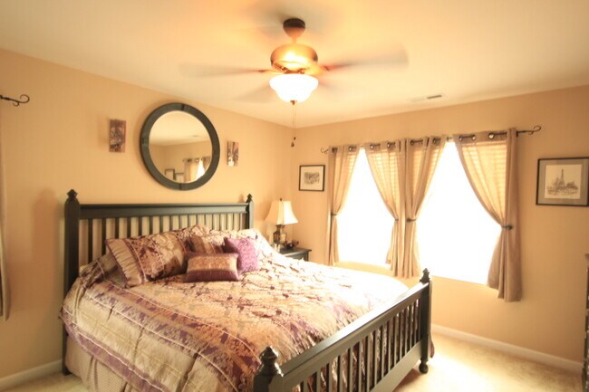 Building Photo - 4410 Hillsgrove Rd