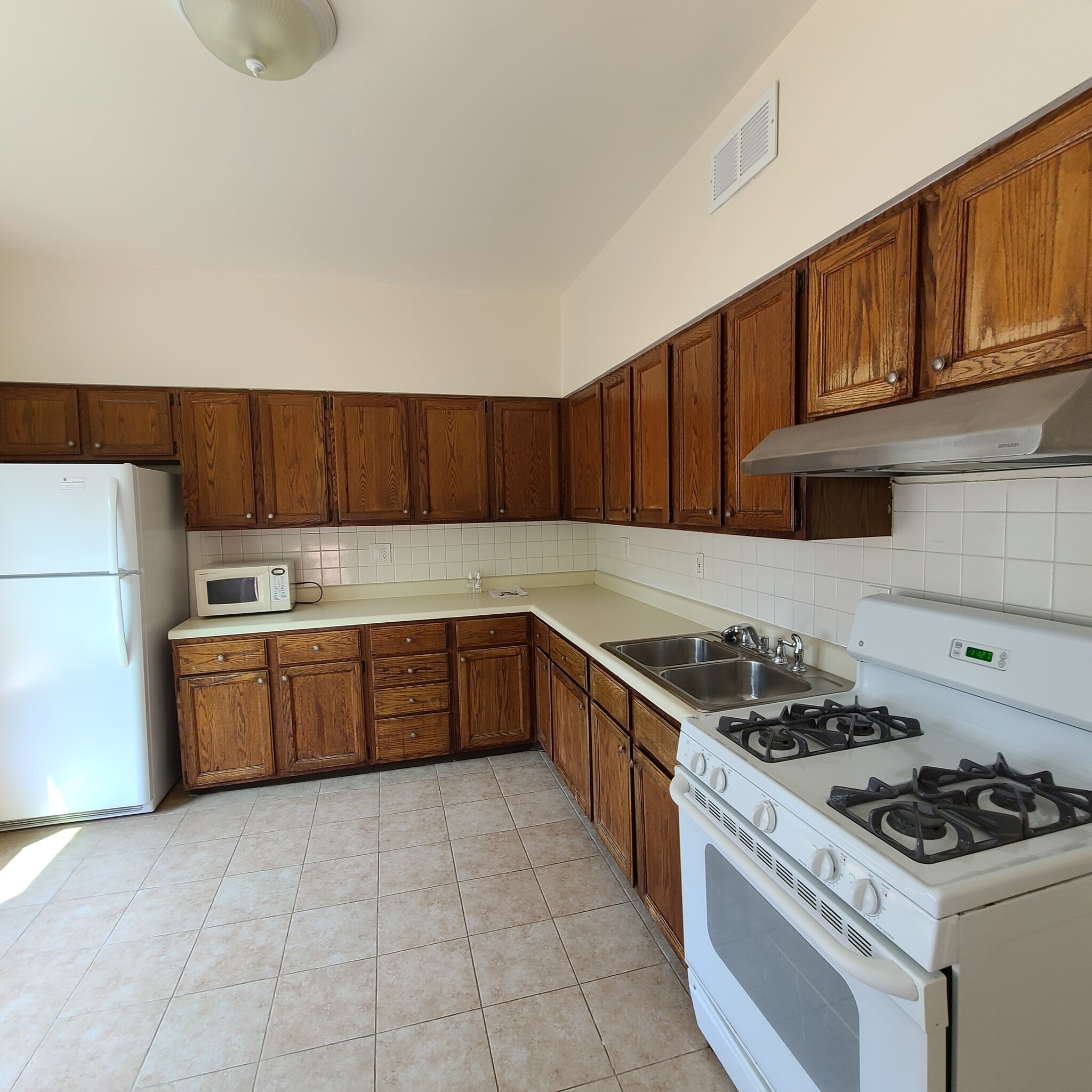 Building Photo - 1024 Garnett Pl