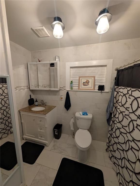 Building Photo - 3221 Bobolink Dr