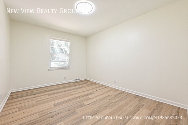 Building Photo - 5121 Farm Pond Ln