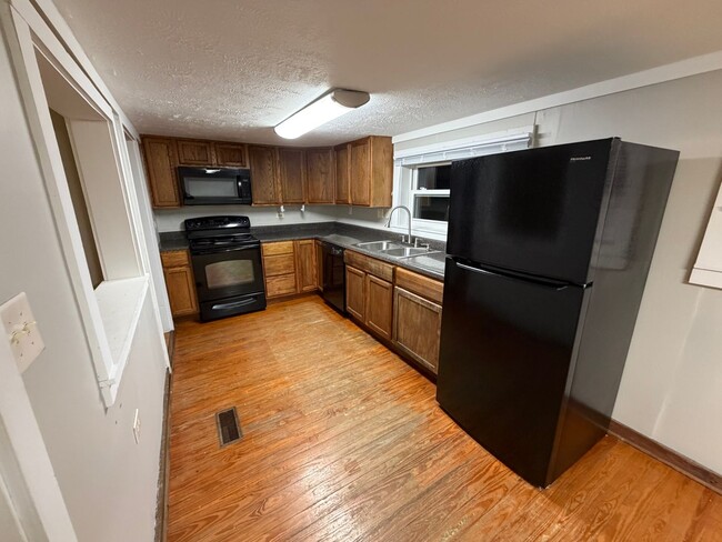 Building Photo - 2 Bedroom 1 Bath Home located in Greeneville, TN