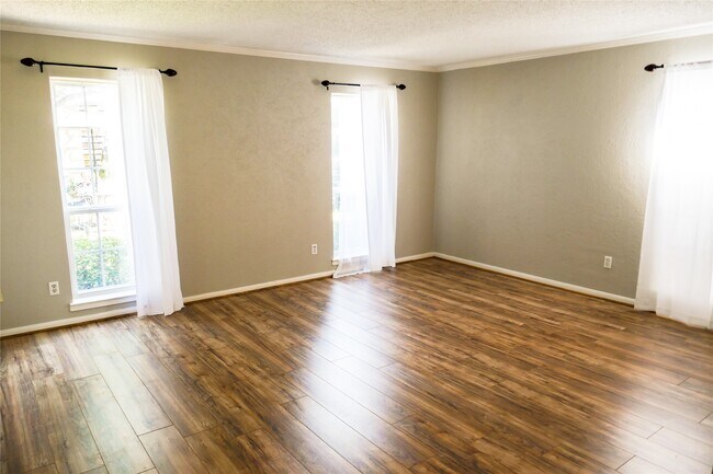 Building Photo - 6410 Del Monte Dr