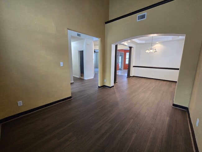 Building Photo - 2009 Breck Ave