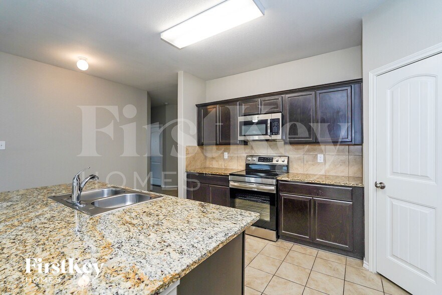 Building Photo - 303 Preakness Ln