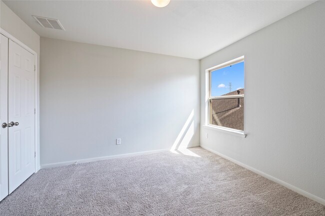 Building Photo - 632 Kickapoo Ct