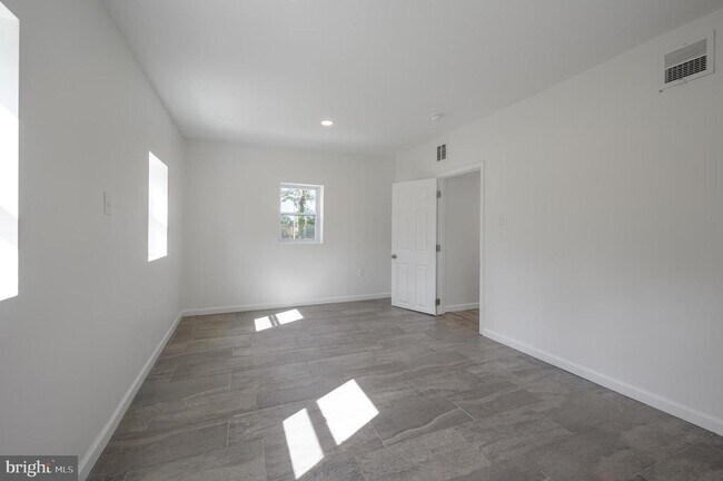 Building Photo - 1979 US-206