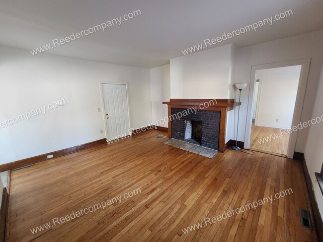 Building Photo - 4 Waltham St