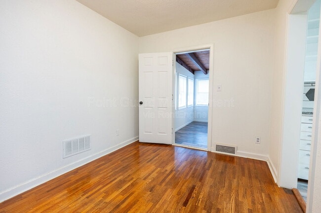 Building Photo - 619 N Glendale St