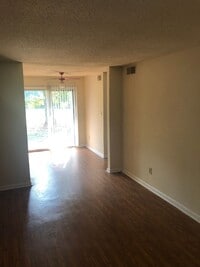 Building Photo - 2021 Harvest Ln