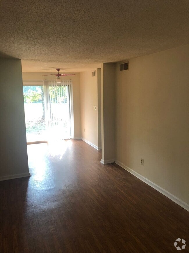 Building Photo - 1 bed/1 bath in South Charlotte - Sharon L...