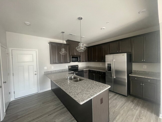 Building Photo - 2707 Acadia Dr
