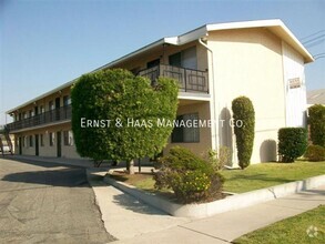 Building Photo - Great 1 Bedroom Apartment with Parking Space!