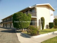 Building Photo - Great 1 Bedroom Apartment with Parking Space!