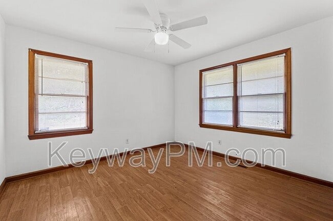 Building Photo - 1457 Columbia Hwy N