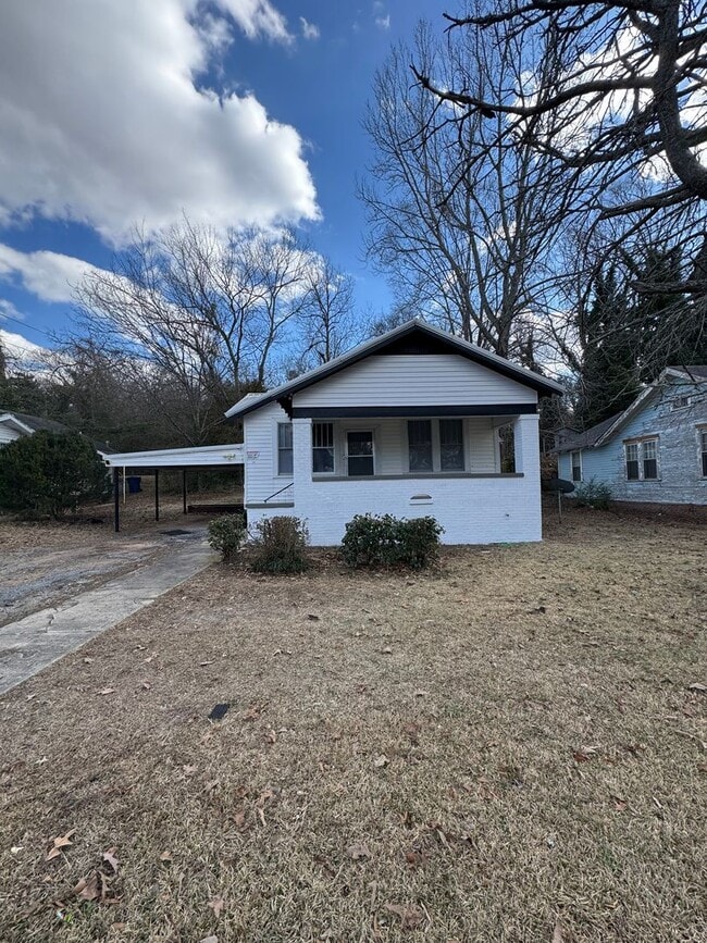 Building Photo - 3 Bedroom  & 2 Bath House