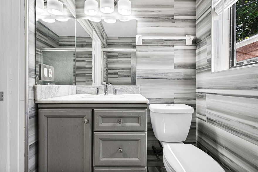 Building Photo - 6430 NE 1st Ct