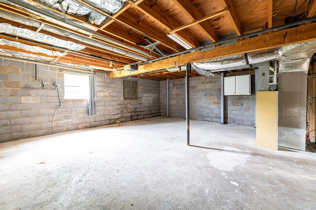 Building Photo - 307 McMaster Pl
