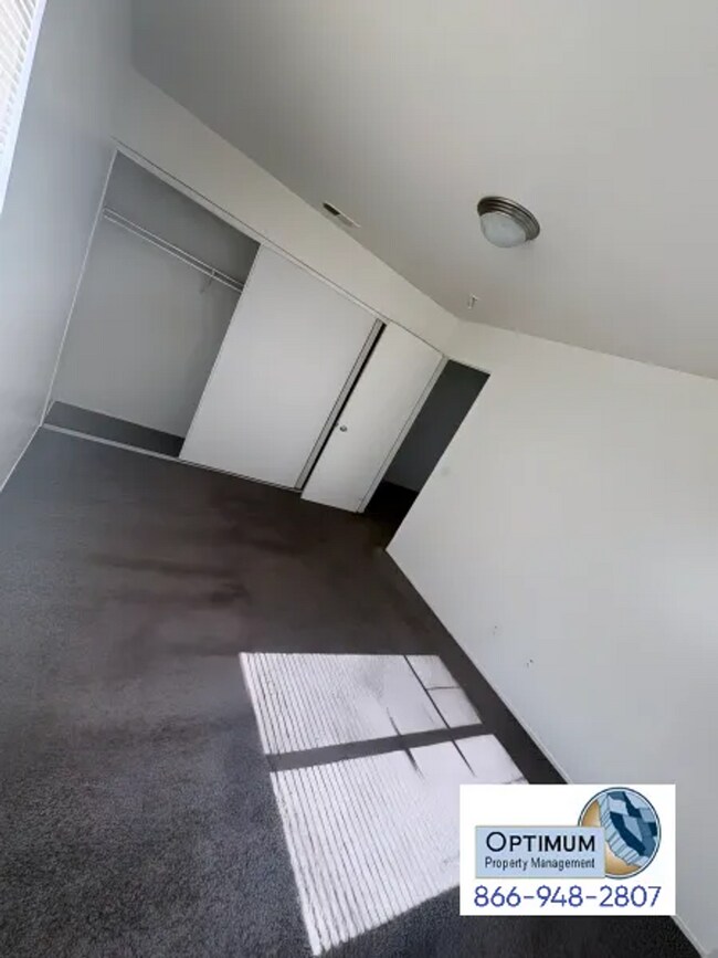 Building Photo - Beautiful 5 Bedroom, 3 Bathroom Two-Story Home with Loft & Spacious Backyard