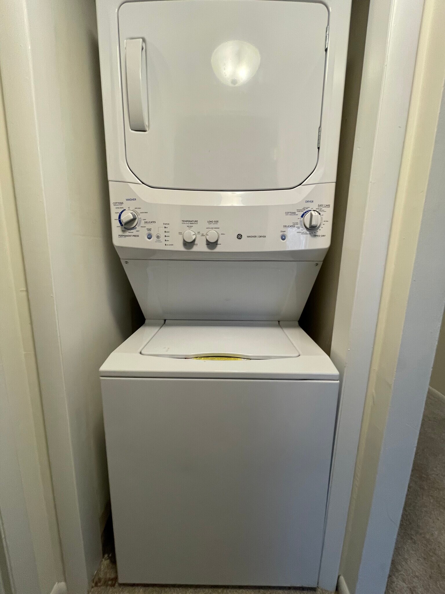 Building Photo - 300 WINDING Way