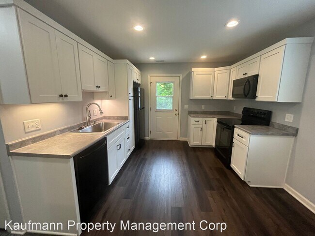 Building Photo - 3 br, 1 bath House - 828 Courtney Drive