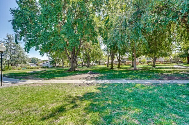Building Photo - 6651 Bunker Hill Ct