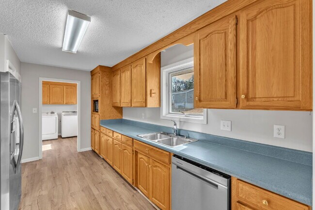 Building Photo - 3BR / 2BA Off-Grid Luxury Living with Large Fenced Lot and Solar Power $2297/mo rent