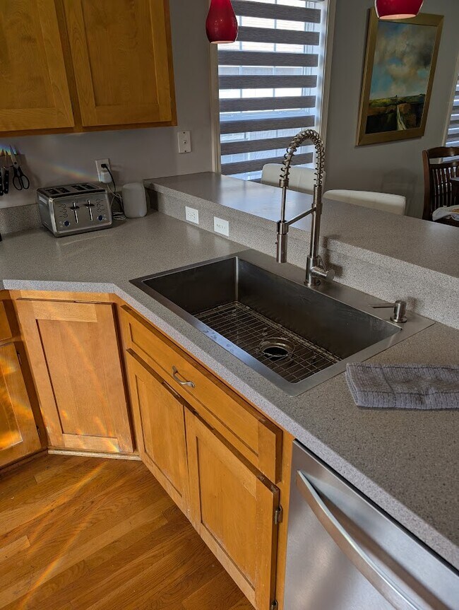 Building Photo - 206 W 78th St