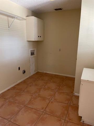 Building Photo - 2318 River Oaks Cir