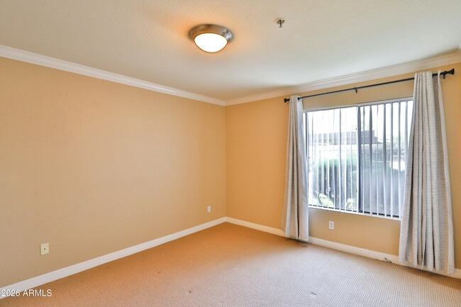 Building Photo - 2025 E Campbell Ave