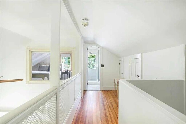 Building Photo - 75 Green End Ave