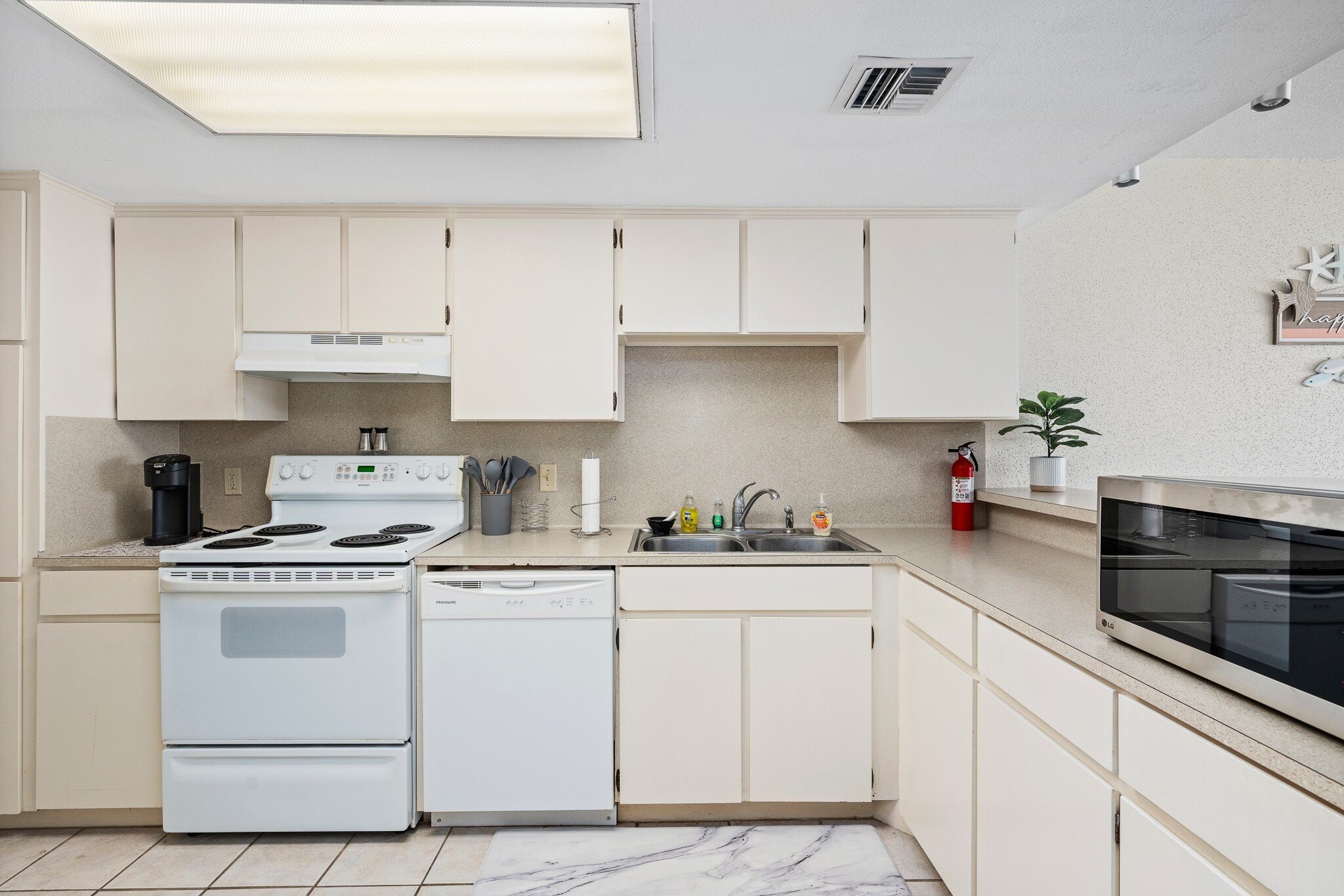 Building Photo - 4000 Surfside Blvd