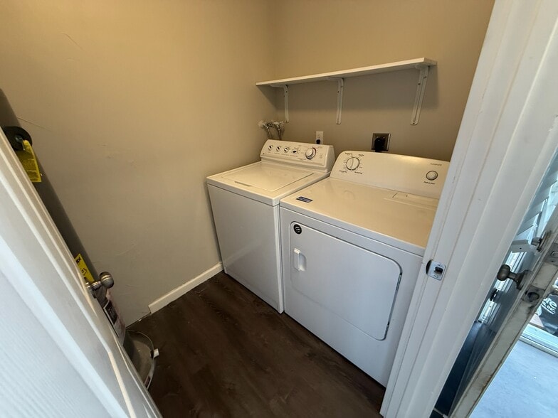 Laundry - 425 S Oak St