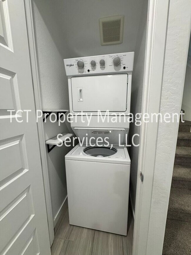 Building Photo - Beautiful 3 Bedroom Townhome in Eastmark Community!