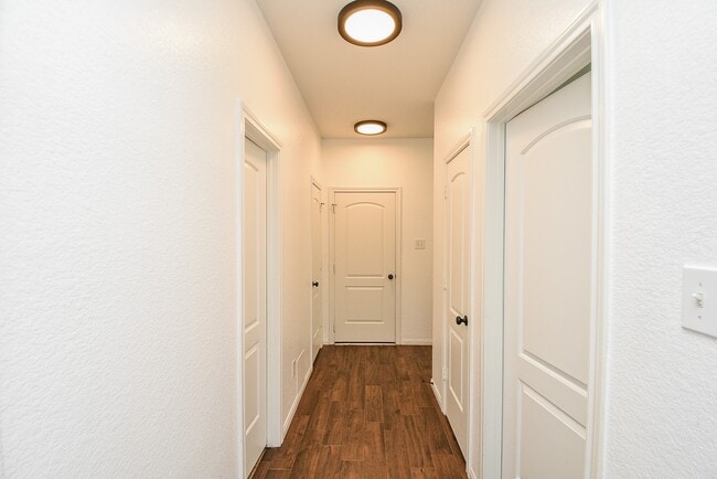 Building Photo - 18 Cheswood Manor Drive