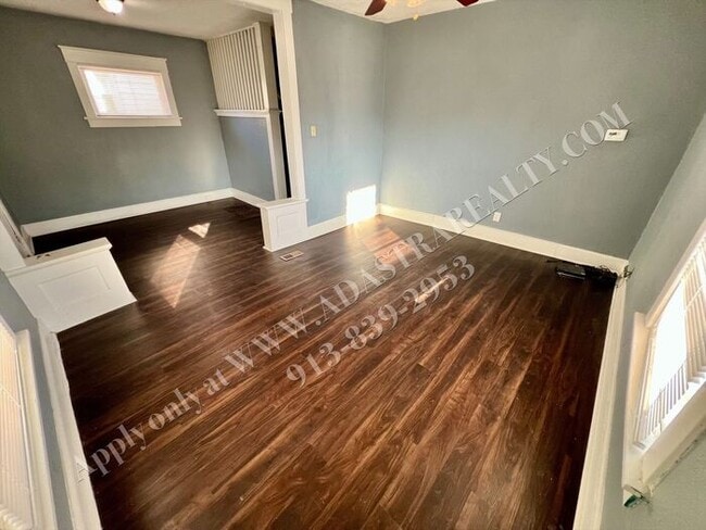 Building Photo - Cozy 4 Bed 2 Bath Home in KCK-Available NOW!!