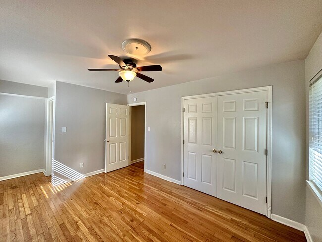 Building Photo - Viewable Now!
