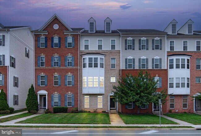 Building Photo - 43845 Centergate Dr