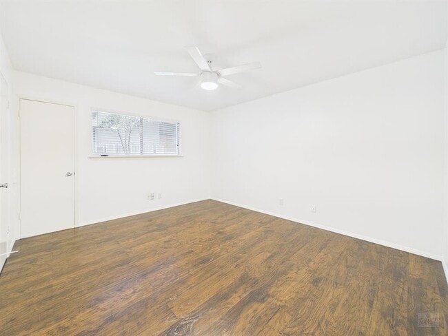 Building Photo - 1305 Hollow Creek Dr